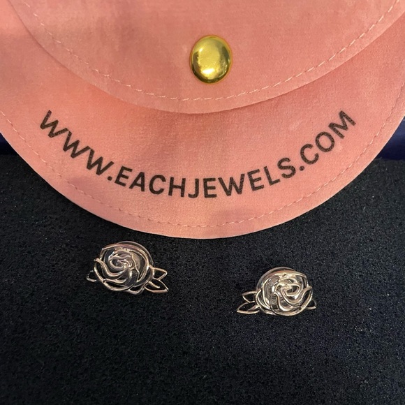 Sterling Silver Floral Earrings with Intricate Design NIB - Picture 4 of 9